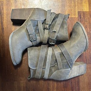 Heeled boots by not rated